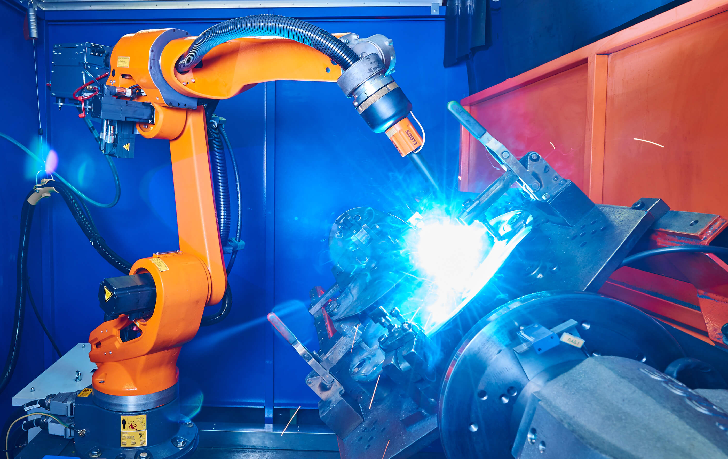 Kuhn trusts in the new CLOOS QIROX QRH-280-6 welding robot