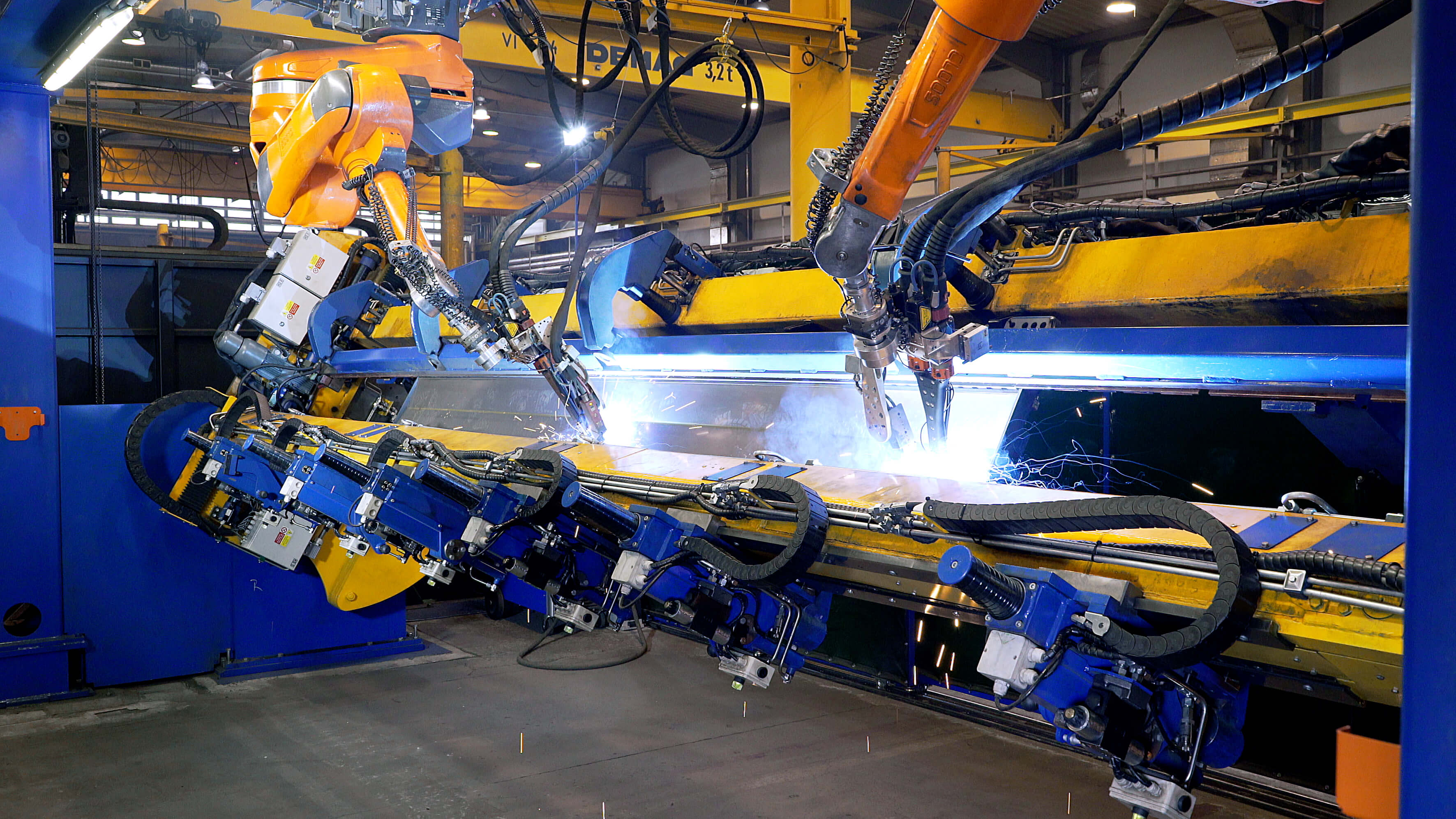 大型全能焊接机器人产线助力商车制造专家麦勒Meiller：七轴双焊枪机器人高效焊接